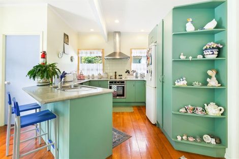 Photo of property in 24 Withers Road, Glen Eden, Auckland, 0602