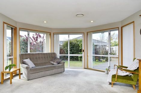 Photo of property in 31 Creese Place, Redwood, Christchurch, 8051