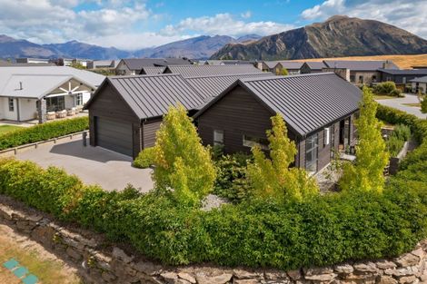 Photo of property in 2 Avalanche Place, Wanaka, 9305