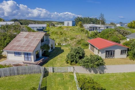 Photo of property in 10 Trafalgar Street, Foxton Beach, Foxton, 4815