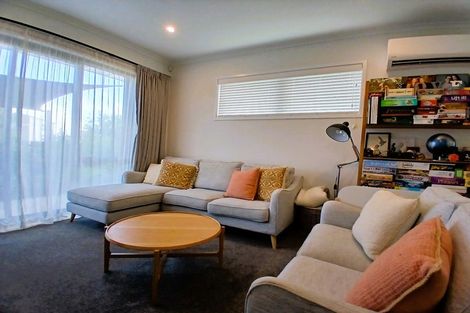 Photo of property in 3 Huataki Road, Northcote, Auckland, 0627