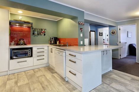 Photo of property in 45 Cliff View Drive, Green Bay, Auckland, 0604