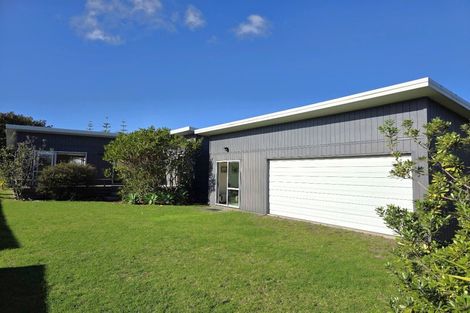 Photo of property in 102 Sands Crescent, Matarangi, Whitianga, 3592
