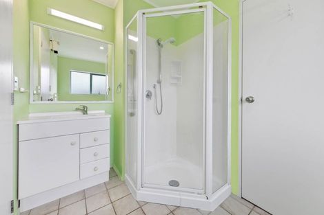 Photo of property in 678 Te Atatu Road, Te Atatu Peninsula, Auckland, 0610