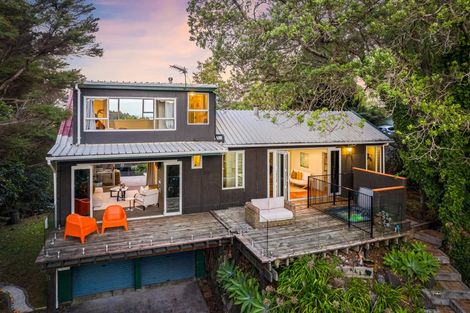 Photo of property in 8 Arapito Road, Titirangi, Auckland, 0604