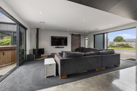 Photo of property in 9b Cross Street, Lepperton, New Plymouth, 4373