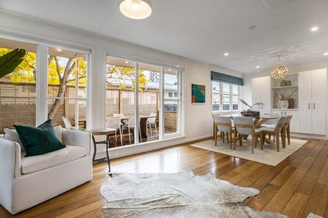 Photo of property in 33 Muir Avenue, Mangere Bridge, Auckland, 2022