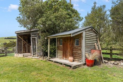 Photo of property in 307 Ruakokoputuna Road, Ruakokoputuna, Martinborough, 5781