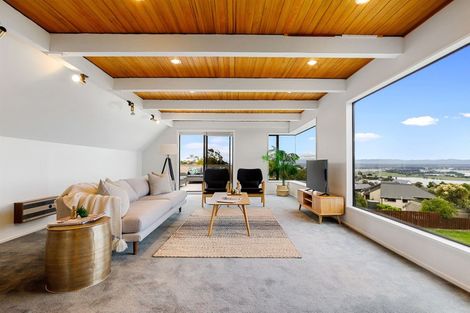 Photo of property in 5 Drayton Drive, Mount Pleasant, Christchurch, 8081