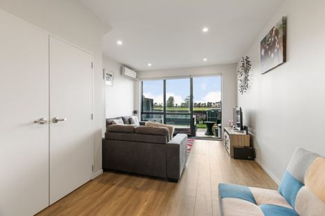 Photo of property in 43 Walsh Road, Papakura, 2110