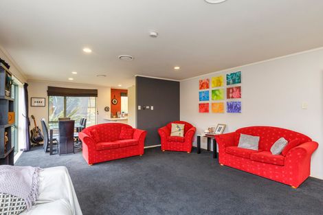 Photo of property in 3 Logan Way, Kelvin Grove, Palmerston North, 4414