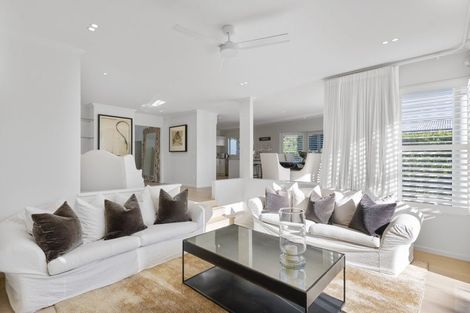 Photo of property in 1/2 Holiday Road, Milford, Auckland, 0620