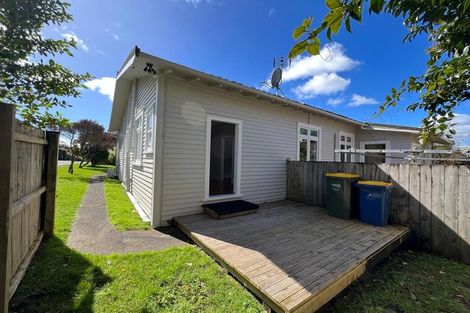 Photo of property in 19 Tirimoana Road, Te Atatu South, Auckland, 0602