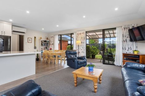 Photo of property in 16 Chestnut Place, Rangiora, 7400