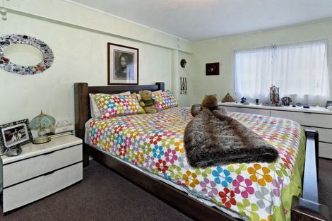 Photo of property in 45 Cliff View Drive, Green Bay, Auckland, 0604