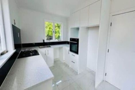 Photo of property in 17 Kuaka Place, New Lynn, Auckland, 0600