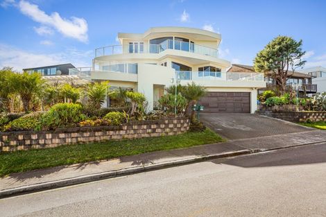 Photo of property in 9 Brigantine Drive, Beach Haven, Auckland, 0626