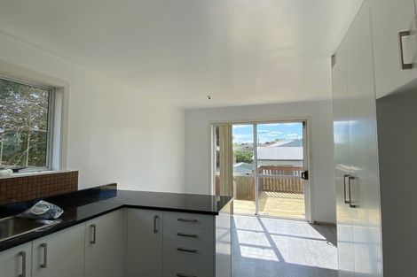 Photo of property in 126 View Road, Sunnyvale, Auckland, 0612