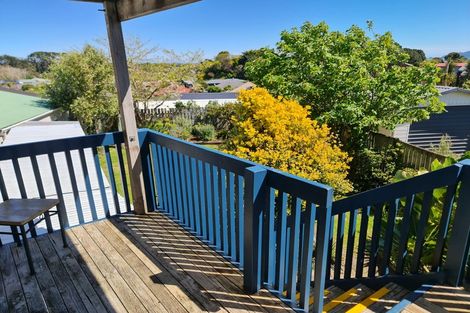 Photo of property in 8 Trig Hill Terrace, Waikanae Beach, Waikanae, 5036