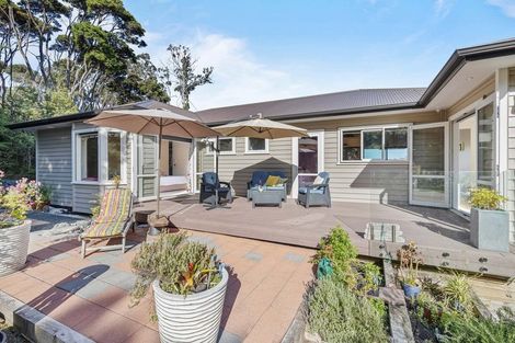 Photo of property in 127 Whangaparaoa Road, Red Beach, 0932