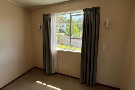 Photo of property in 7 Lavery Place, Sunnynook, Auckland, 0632