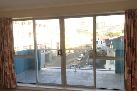 Photo of property in Endeavour Apartments, 22/125 Thorndon Quay, Pipitea, Wellington, 6011