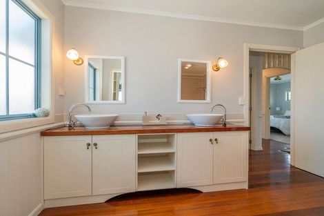 Photo of property in 5 Pipi Dune, Whitianga, 3510