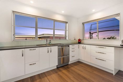 Photo of property in 176 Royal Road, Massey, Auckland, 0614