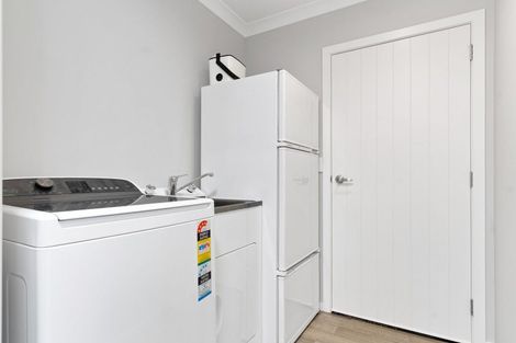 Photo of property in 13 Feist Street, Carterton, 5713