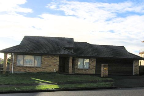 Photo of property in 12 Capistrano Mews, Goodwood Heights, Auckland, 2105