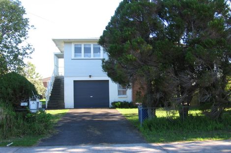 Photo of property in 100 Flanshaw Road, Te Atatu South, Auckland, 0610