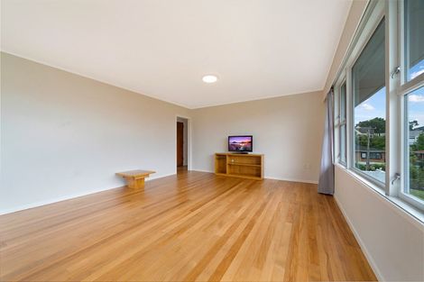 Photo of property in 2/7 Windermere Crescent, Blockhouse Bay, Auckland, 0600