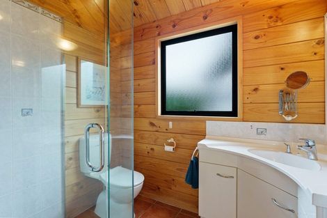 Photo of property in 16 Alexander Street, Waikanae, 5036