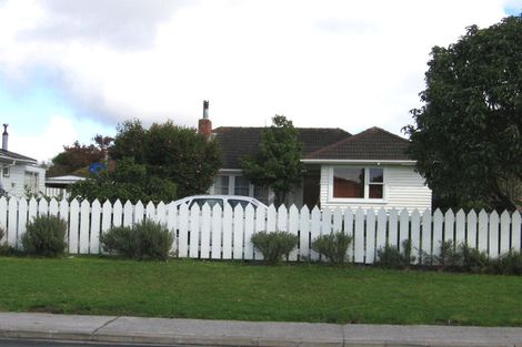 Photo of property in 714 Te Atatu Road, Te Atatu Peninsula, Auckland, 0610