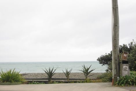 Photo of property in 21 Messenger Terrace, Oakura, 4314