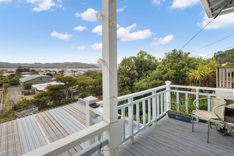 Photo of property in 176 Sutherland Road, Lyall Bay, Wellington, 6022