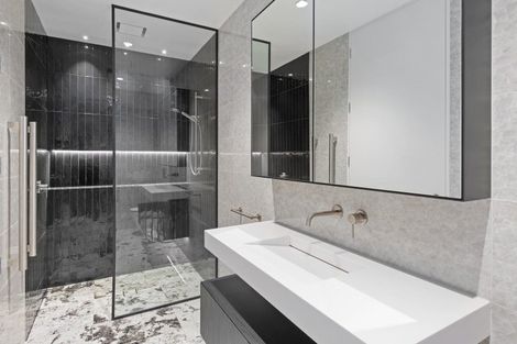 Photo of property in 32 Mount Pleasant Road, Mount Pleasant, Christchurch, 8081