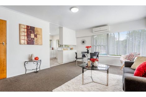 Photo of property in 2/28 Windy Ridge Road, Glenfield, Auckland, 0629