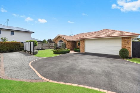 Photo of property in 14 Buckingham Place, Rototuna North, Hamilton, 3210