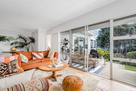 Photo of property in 16 Paneta Street, Paekakariki, 5034