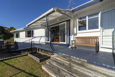 Photo of property in 52 Queens Road, Glen Avon, New Plymouth, 4312