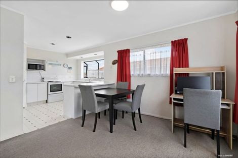 Photo of property in 143 Botany Road, Botany Downs, Auckland, 2010