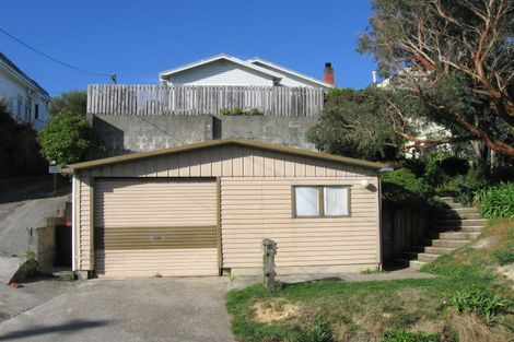 Photo of property in 48 Nevay Road, Karaka Bays, Wellington, 6022