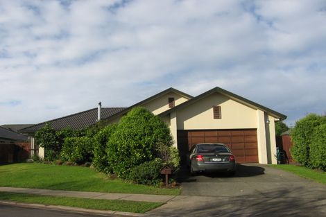 Photo of property in 15 Mellefont Close, East Tamaki Heights, Auckland, 2016