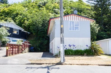 Photo of property in 1/10 Mckelvey Place, Tawa, Wellington, 5028