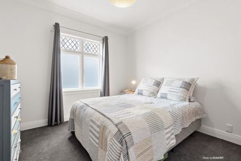 Photo of property in 27 The Parade, Island Bay, Wellington, 6023