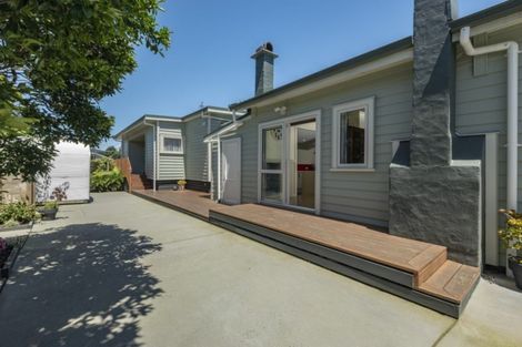 Photo of property in 3 Karaka Road, Kawakawa Bay, Papakura, 2585