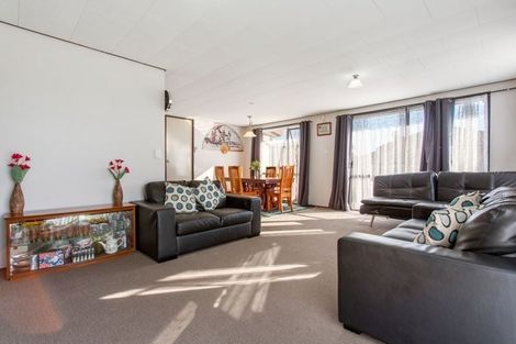 Photo of property in 34 Bernina Place, Weymouth, Auckland, 2103