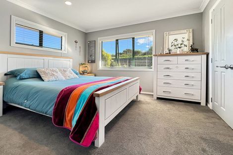 Photo of property in 15 Ina Ville Drive, Pukekohe, 2120