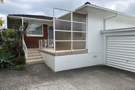 Photo of property in 3/2 Tobruk Crescent, Milford, Auckland, 0620